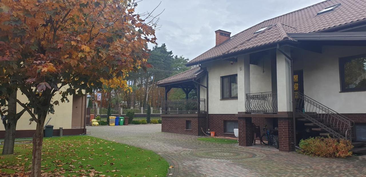 Pokoje Goscinne U Marka Tuszyn Exterior photo