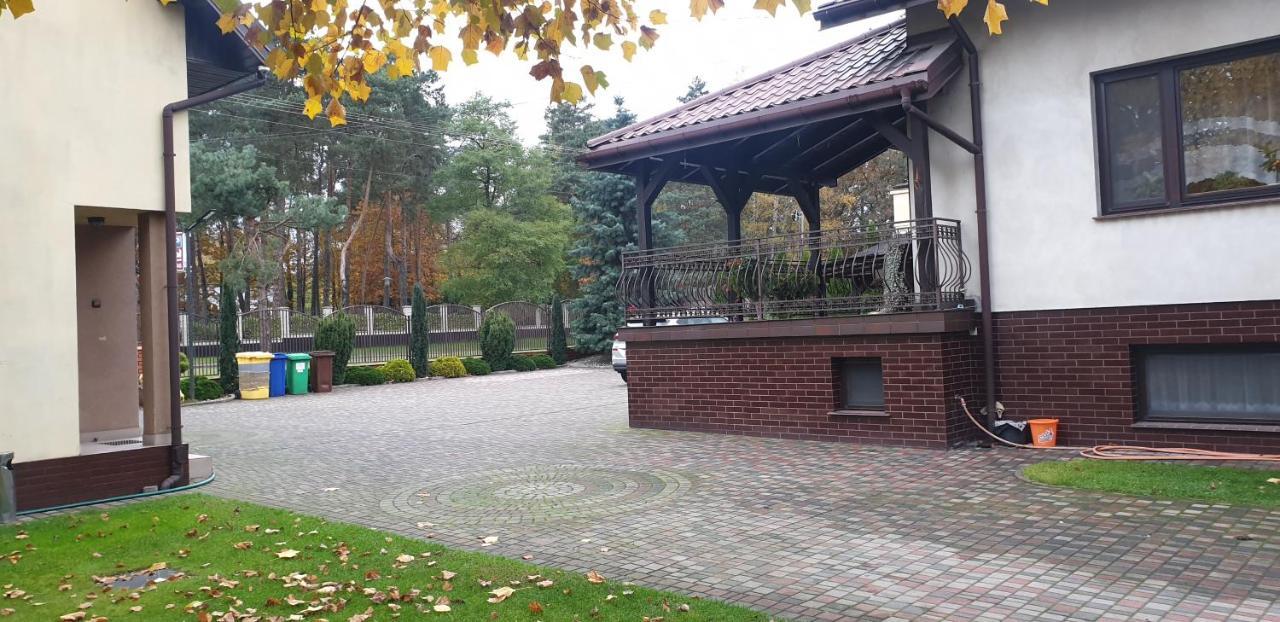 Pokoje Goscinne U Marka Tuszyn Exterior photo